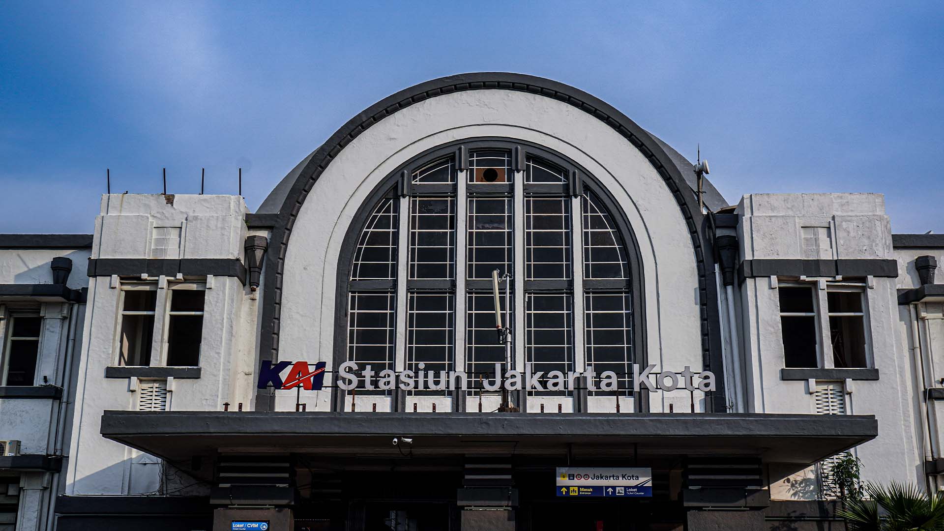 Desain Art Deco Stasiun Jakarta Kota